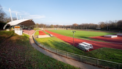 Vestische Kampfbahn im Stadtion Wittringen, links ist die Tribüne zu sehen