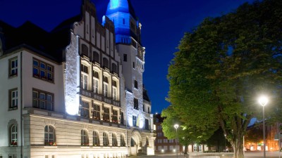 Altes Rathaus, im Dunkeln beleuchtet