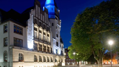 Altes Rathaus, im Dunkeln beleuchtet
