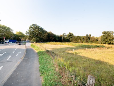 Freifläche gegenüber Stadion